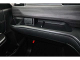 インパネテーブル装備!車内での小物などを一時的に置くとき利用できます。ドリンクホルダー装備! 美味しい飲み物 飲みながら 快適なドライブいかがですか♪