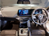☆センターパネルを運転席側に僅かに傾けたBMW独特のインパネ☆【駆け抜ける歓び】はここからもスタートしております☆