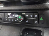 車内の温度管理に便利なオートエアコン☆