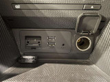 USBポートやアクセサリーソケット・AUX対応。