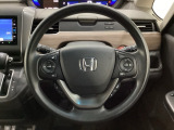 ハンドルにHondaセンシング系のクルーズコントロールやレーンキープアシストなどのスイッチと、オーディオの操作スイッチが装備されています。ハンドルから手を離さず安全に操作できます。