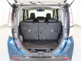 【トランク】奥行きや開口幅もしっかり確保。荷物の出し入れがしやすいゆとりあるラゲージスペース。