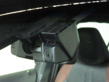 ドライブレコーダー装備:車の走行中の主に外観を中心に記録する撮影機材です!交通事故発生時の責任の所在を明確にしたり、観光等を記録するのにも役立ちます!