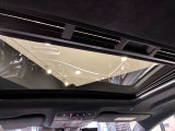車両は屋内展示しておりますので天候に関係なくごゆっくりコンディションご確認頂けます。車両を倉庫へ保管している場合が御座いますのでご来店前に在庫確認頂けると幸いです。TEL072-784-8800