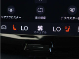 Google搭載によりさまざまな機能をハンズフリー操作できます。フロントにはシートヒーター&シートエアコン、ステアリングホイールヒーターを装備!北欧スウェーデン発祥のブランドならではのオプションです。