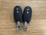 【スマートキー】 スマートキーを携帯していれば、ドアハンドルのボタンを押すだけでロックの解除ができます。