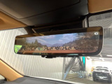 【デジタルインナーミラー】後席の大きな荷物や同乗者で後方が確認しづらい時でも安心!カメラが撮影した車両後方の映像をルームミラー内に表示。クリアな視界で状況の確認が可能です!