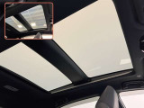 チルトアップ機能も付いたツインムーンルーフ!調光機能付で、車内に入る日差しを和らげてくれます!