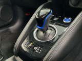 【e-POWER専用シフトレバー】単に操作方法が変わっただけでなく、デザイン性と安全性の向上、さらには先進運転支援機能の実現に貢献する、機械式から進化した電子制御式のシステムです。