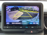 バックモニター付きで、車庫入れやバック時の後方確認をしっかりサポート。モニターに映し出される映像で死角も確認しやすく、狭い場所での駐車や後退時の操作をより安心して行えます。