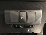 障害物に近づくと、警告音(ピーピー音)やディスプレイ表示で運転者に知らせ、安全な駐車をサポートします。