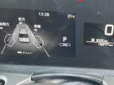スピードメーター上に運転をサポートする様々な情報を表示してくれます。
