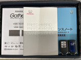 スマートキーは鍵をバッグに入れたままでもドアロックの開閉やエンジンのON・OFFができます。夜間や雨の日も鍵を探さなくて良いので便利です。