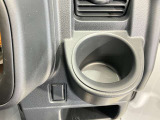 運転席側のドリンクホルダーです