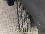安全に走行するためには空気圧の確認をはじめ溝の深さ、ひび割れの等の点検が必要です。点検時に交換が必要と判断した場合は交換いたします。