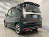 右斜め後ろからのフォルム!ボックス型で車体全体を把握しやすく運転しやすそうですね♪