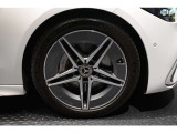メルセデスの認定中古車「サーティファイドカー」では、万一お車が故障した場合も、ご購入後1年間もしくは2年間※は走行距離にかかわらずメルセデス・ベンツ正規サービスネットワークで無料修理いたします