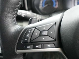 ステアリングスイッチ付き。手を離さずにさまざまな操作が可能です。