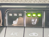 【シートベンチレーション】夏場は涼しい風でお尻や背中の熱やムレを防ぎ、冬はエアコンよりも早く温まってポカポカに!季節を問わず快適に過ごせます。