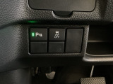 ハンドルの左下にHondaセンシング用の、VSA(ABS+TCS+横滑り抑制)解除スイッチなどがついています。