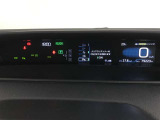 とっても見やすいメーターです。夜間時はラグジュアリーな気分にさせてくれる照明が魅力ですので、夜のドライブも楽しみになりますよ♪