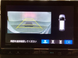 バックでの車庫入れも安心です! リアカメラが付いているバックモニター付のナビを装備しております。バンパーについているソナーや、操作線もついており距離感も画面から確認できます。