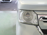 LEDヘッドライトは、点灯の瞬間から光量を発揮し、突然暗くなるトンネルなどでの安定感を高めます。