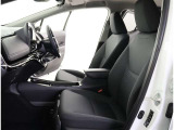 高いホールド性で運転姿勢が安定します。長距離ドライブでも疲れにくいのが魅力です。快適なドライビングライフをお送りください♪