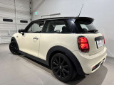 MINIを熟知したメカニックによる100項目の点検・整備を行います。不具合箇所、交換時期に達している部品に関しましては、全て弊社負担で交換してからのご納車となります。