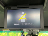 【フリップダウンモニター】大画面モニターで後席でもエンタメをお楽しみいただけます。小さなお子様にも大人気の装備です♪