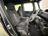 前席の画像です。是非運転席に座っていただき視界等をご確認ください。