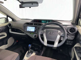 運転席まわりです。 各操作スイッチは使いやすい位置に配置されてます。