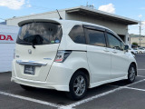 左側が電動スライドドア仕様車です。