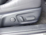 運転席のシート調整を電動で調整できます。無段階調整なので、どなたにもピッタリの調整が可能です。