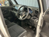運転席まわりは、使用感も少なく良好な状態です。