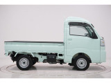 県内13店舗にて常時500台以上ダイハツ車を展示中です。見て、触って、納得のいく一台をぜひ見つけてください。