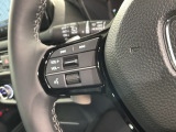 ステアリングにオーディオ操作スイッチが付いています。オーディオ画面に直接タッチしなくても操作が出来ますので、運転に集中できます。