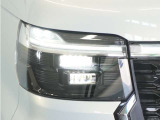 【LEDヘッドライト+デイタイムランニングランプ】主流のLEDヘッドライトに、日中でも他者からの視認性を良くするデイタイムランニングランプ装備!スタイリッシュでかっこよく仕上がっています。