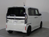 プライバシーガラスが装備されています。外を見るときには気にならずに、後方車両からは車内が見えにくい設計です、周りを気にせず、快適に運転できますよ。