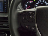 ステアリングスイッチ付!運転中も目線を動かす事無く音量等の操作可能!