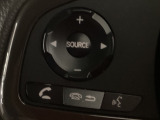 ステアリング左手側にオーディオ関連のコントロールスイッチを配置しています。操作時は視線を逸らすことなく運転に集中できます。