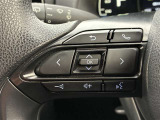 運転中、オーディオの操作をしてて、ハッとしたことはありませんか?ステアリングスイッチは、運転中でもハンドルでオーディオの操作が可能です。安全なドライブをサポートします。