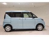 運転席側の真横からの流れるようなボディラインは魅力的サイドフォルムです、乗降しやすそうなのがわかります。