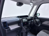 ダイハツのお店では、ダイハツ車を知り尽くしたプロフェッショナルが、専用の診断機器を使って各システムを点検しております。
