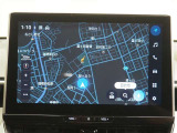 ディスプレイオーディオ(コネクティッドナビ対応)PLUS搭載。T-Connectご契約で2029年3月まで無償で利用できるナビ(期限到来後は有償)と、解約後も利用できる車載ナビが搭載されています。