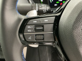 ステアリングにオーディオ操作スイッチが付いています。オーディオ画面に直接タッチしなくても操作が出来ますので、運転に集中できます。