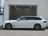 1年間または2年間・走行距離無制限の全国BMWディーラーで受けていただける保証が付帯しています!2年間保証の車両については、別途有償にて保証を最大2年間延ばせる『延長保証プログラム』もご利用可能です。