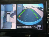 アラウンドビューモニターで運転席からクルマの前後左右の状況を確認できます。