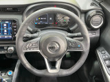 【ステアリングスイッチ】運転中、前方から目線をそらすことなく、オーディオ等の操作が可能な便利機能!安心&快適なドライブを演出してくれます♪