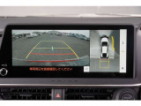 【パノラミックビューモニター】 後退時に車両の後ろ側を表示するだけでなく上から見たような映像で車庫入れなどバックする際に安心です。